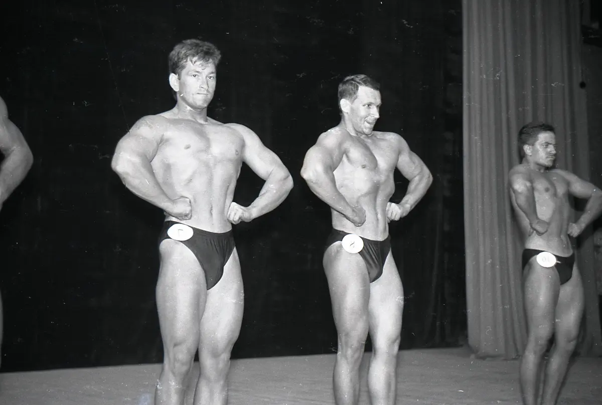 A frame from the «Mr. Tashkent — Navoi 1998» show tournament in the federation archive